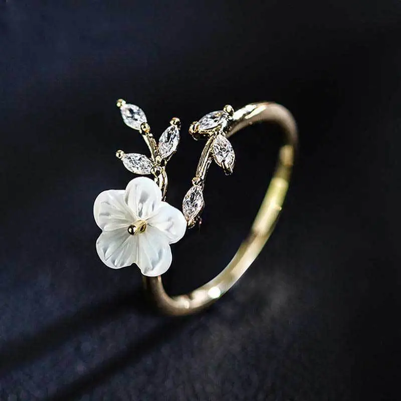 White Blossom Zirconia Ring