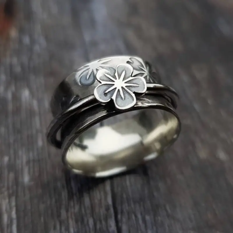Clover Star Silvered Ring